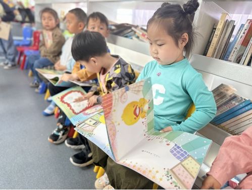 黃渤海新區圖書館流動圖書服務車走進古現中心幼兒園