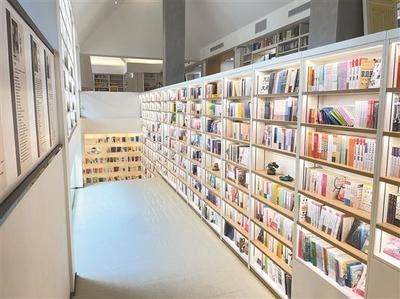 逛書香南苑·莞 邂逅"詩與遠方"